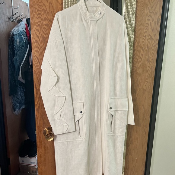 TRACY REESE WHITE COTTON OVERCOAT WITH RUFFLE SLEEVES… LARGE… NEW WITH TAGS. - Picture 5 of 11